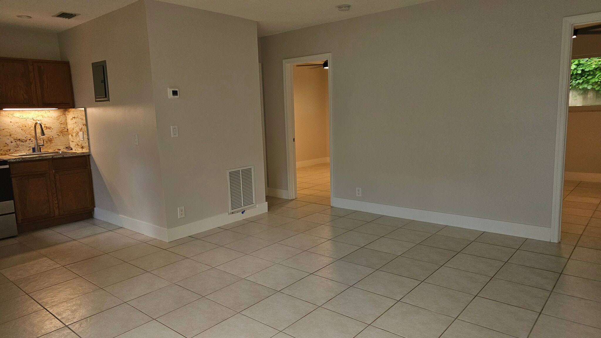 Building Photo - 818 Tequesta St