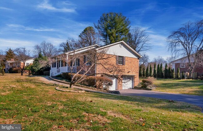 Building Photo - 11611 Vale Rd