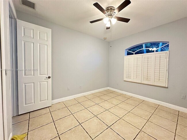 Building Photo - 2841 Poinciana Cir