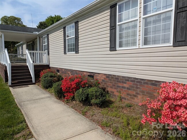 Building Photo - 338 Weathers Creek Rd