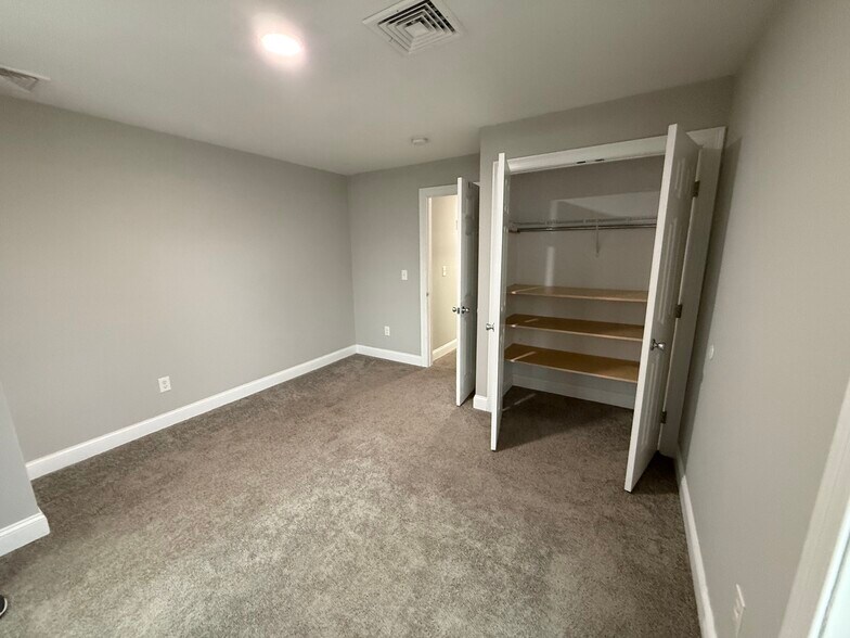 Building Photo - 25 Denison St