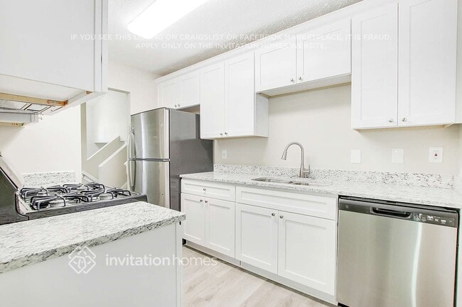 Building Photo - 1599 Clifton Downs Dr SE