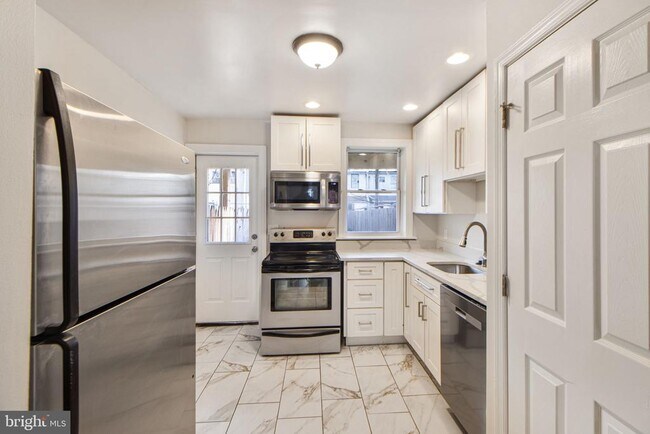 Building Photo - 1165 Cleveland St