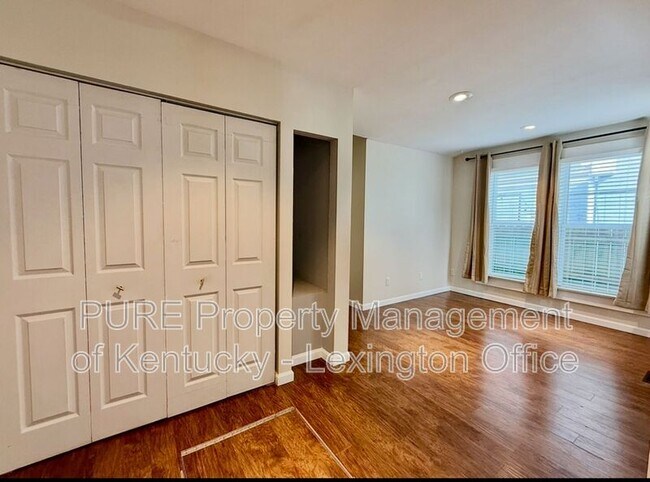 Building Photo - 611 N Broadway