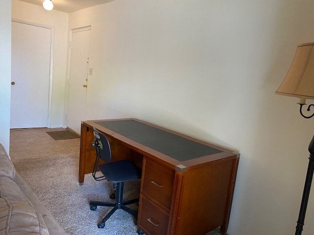 entry and desk - 1010 Sandlin Pl