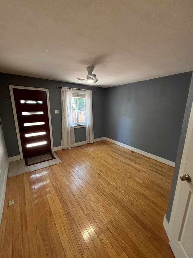 Building Photo - Updated 1 Bed/1 Bath Duplex in Lohi