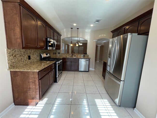 Building Photo - 9715 Raul Hector Dr
