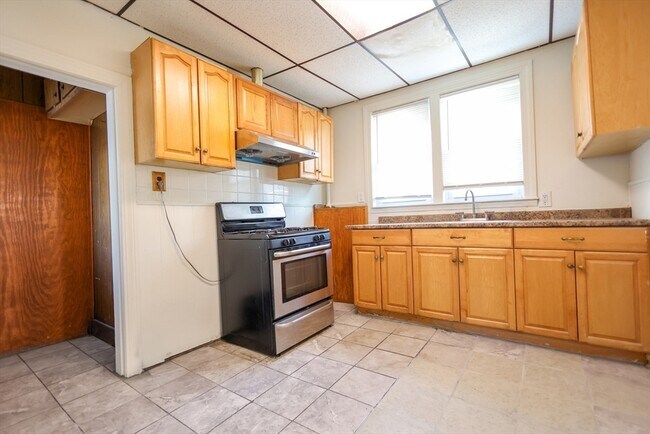 Building Photo - 68 Newhall St