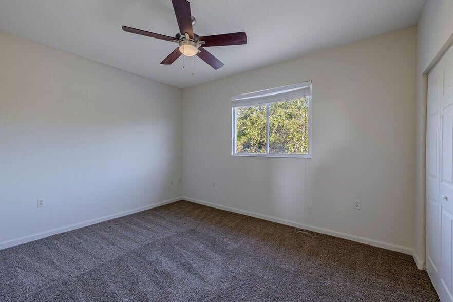 Building Photo - 805 Middleton Dr SW