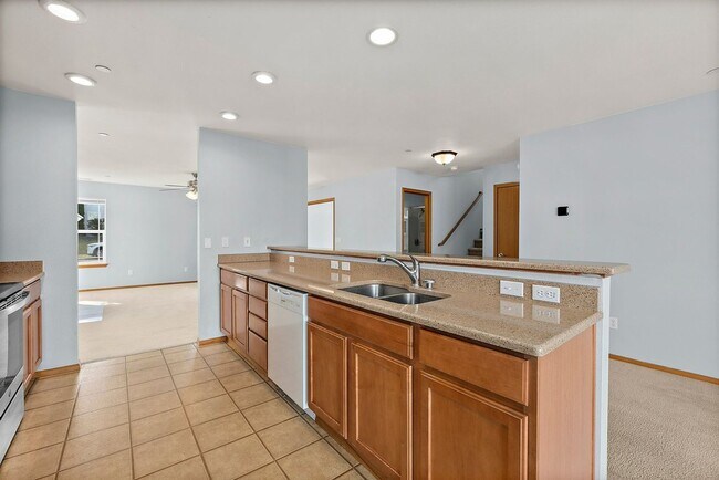 Building Photo - Spacious 4-Bed Home in DuPont | Huge Loft & 5 Mins to JBLM!