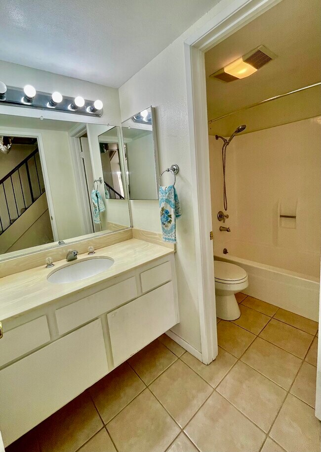 2nd bathroom - 4904 Maytime Ln