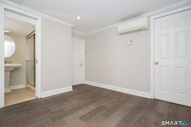 Building Photo - 309 Milbank Ave