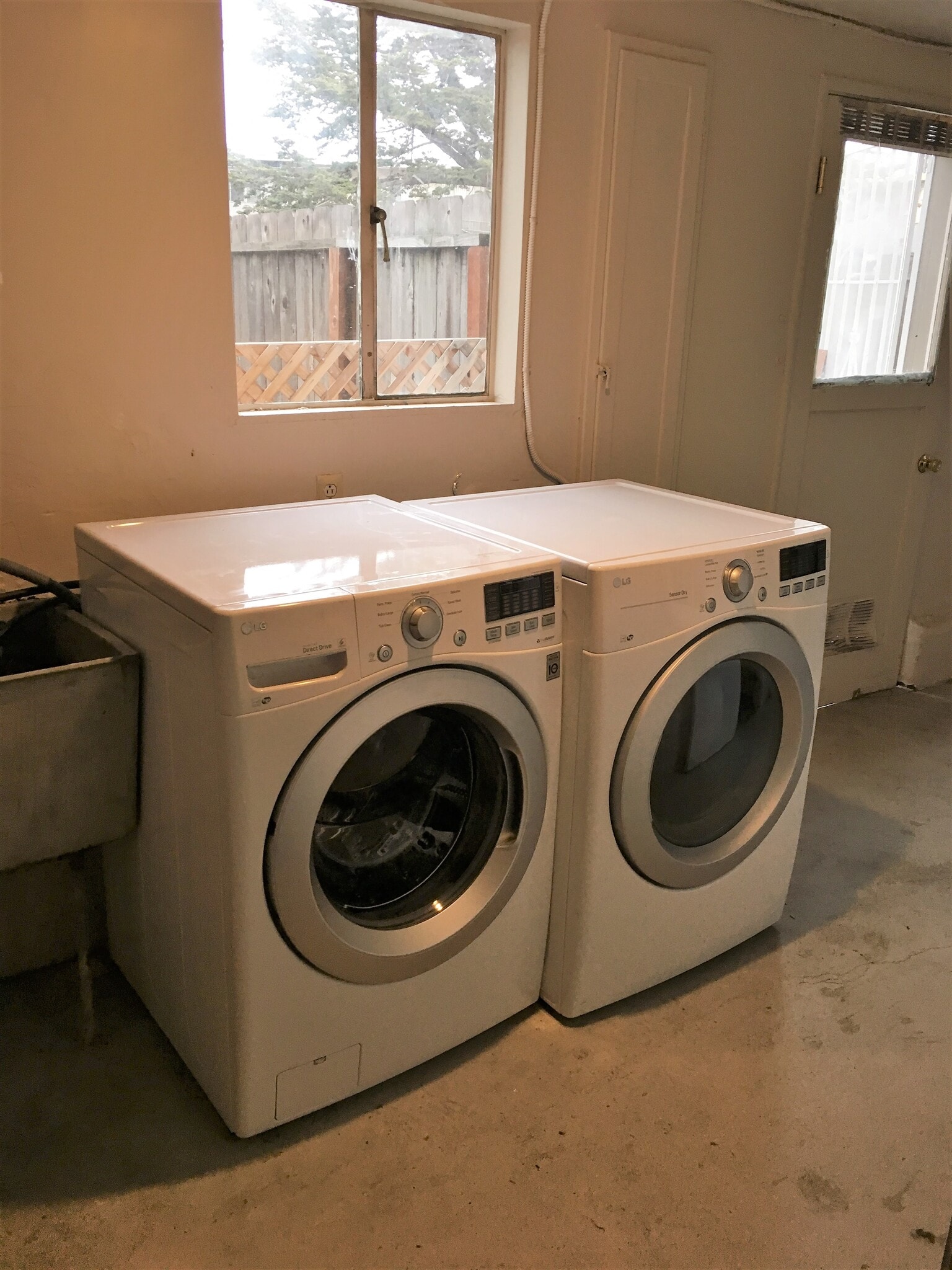 Laundry - 10526 Link Street