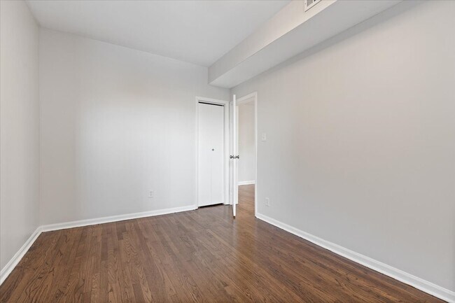 Building Photo - 2338 N Avers Ave