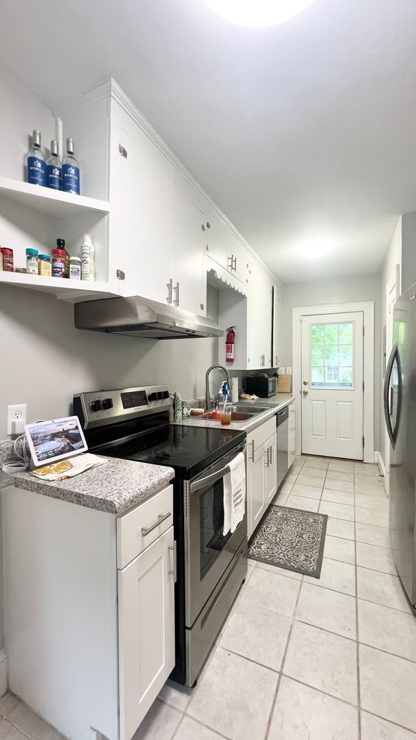 Building Photo - 4 bedroom home for 4 or 3 people (one bloc...
