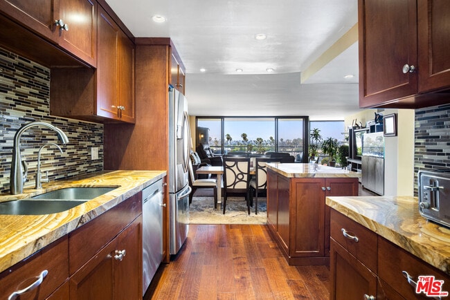 Building Photo - 4316 Marina City Dr