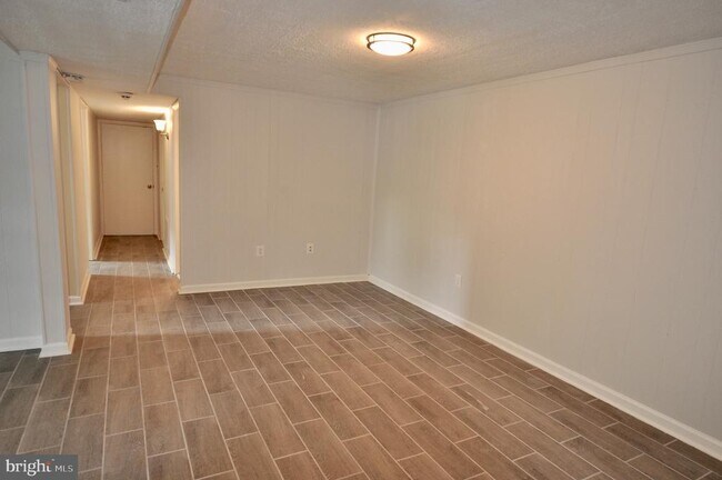 Building Photo - 13831 Delaney Rd