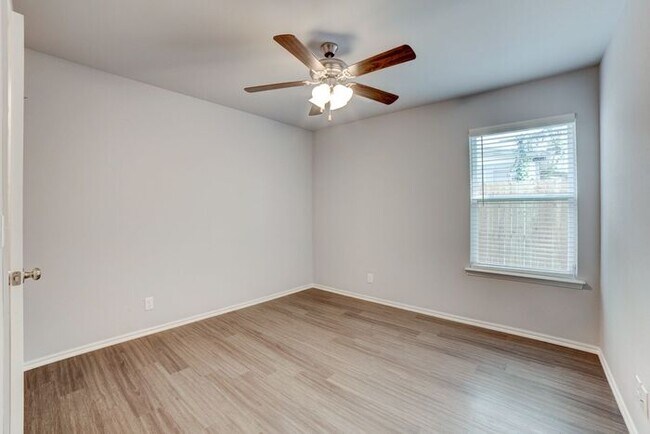 Building Photo - Brand new 4/2/2 in Elysian Fields!