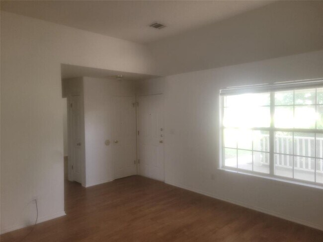 Building Photo - 110 Mill Creek Dr