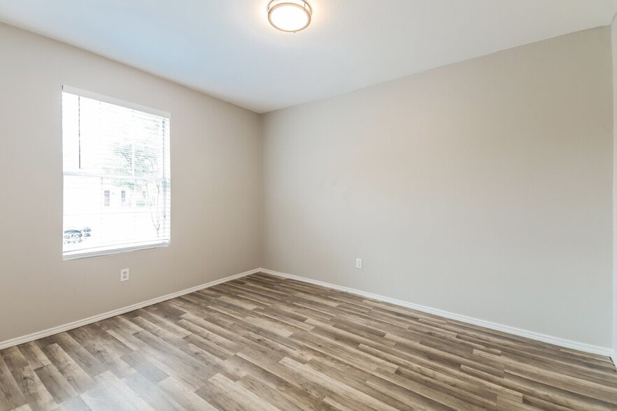 Building Photo - 725 Orchid Blvd