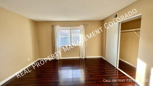 Building Photo - Freshly Updated Condo in Highline Meadows