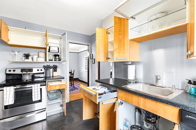 Building Photo - 522 W Hudson Ave