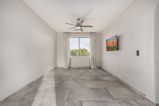 Building Photo - 5211 N 193rd Ave