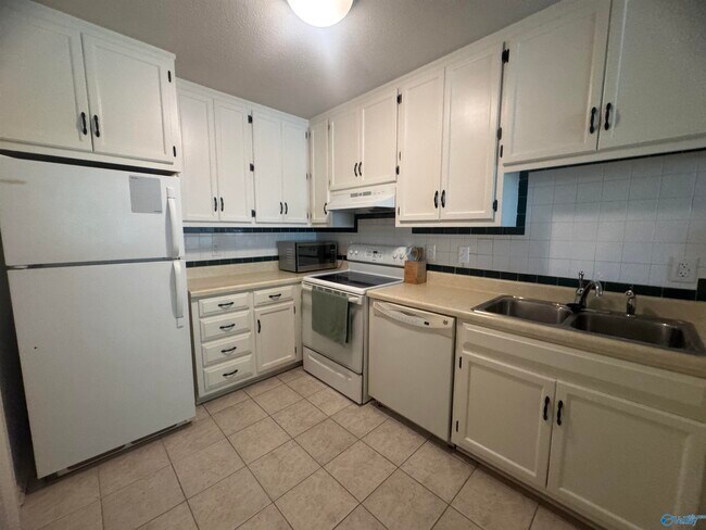 Building Photo - 2132 Belle Grove Dr SW