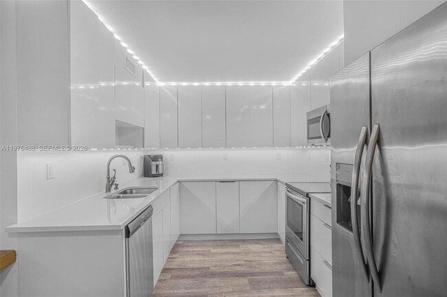 Building Photo - 555 NE 123rd St