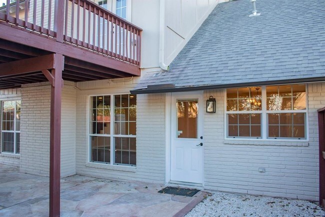 Building Photo - 10602 Riverview Dr