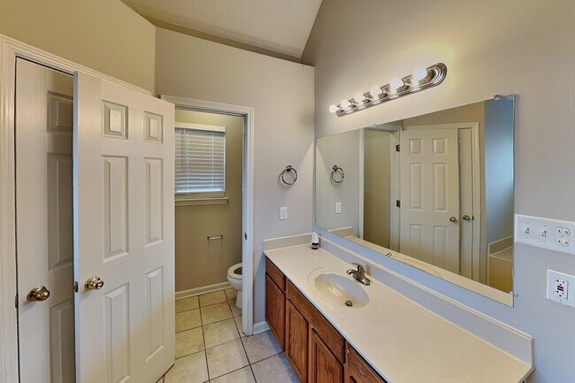 Building Photo - 1071 Red Fern Cir W