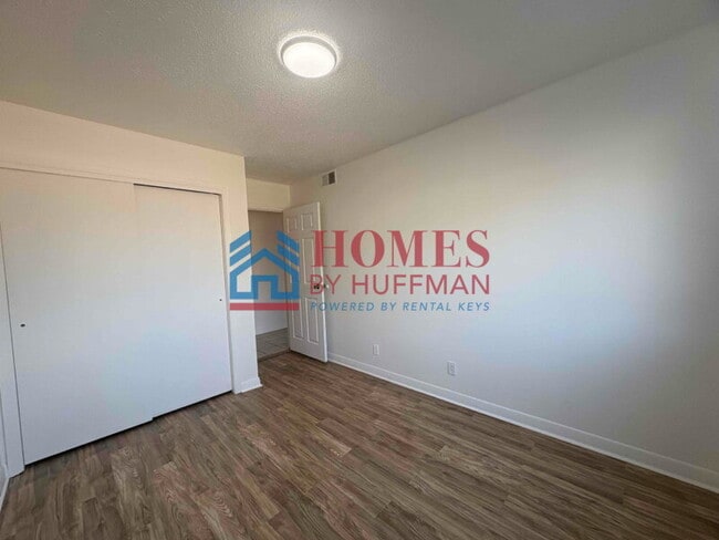 Building Photo - One Bedroom Apartment | Move in Ready
