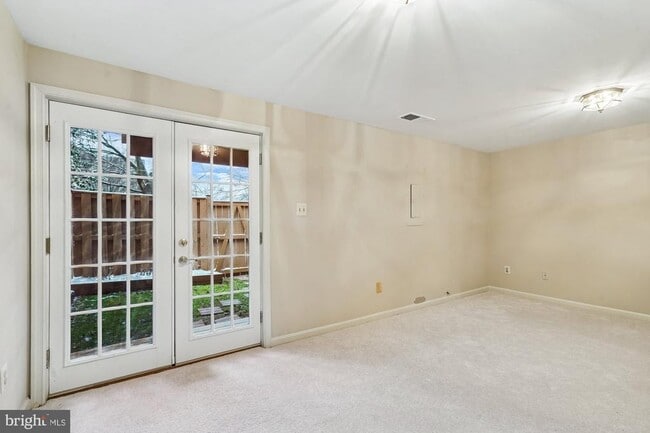 Building Photo - 45590 Whitcomb Square