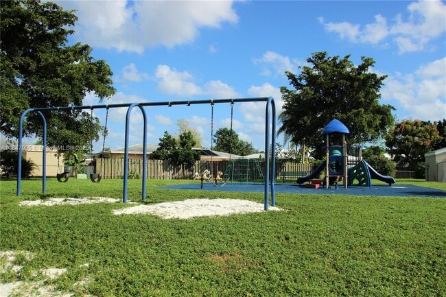 Building Photo - 7805 NW 67th Ave