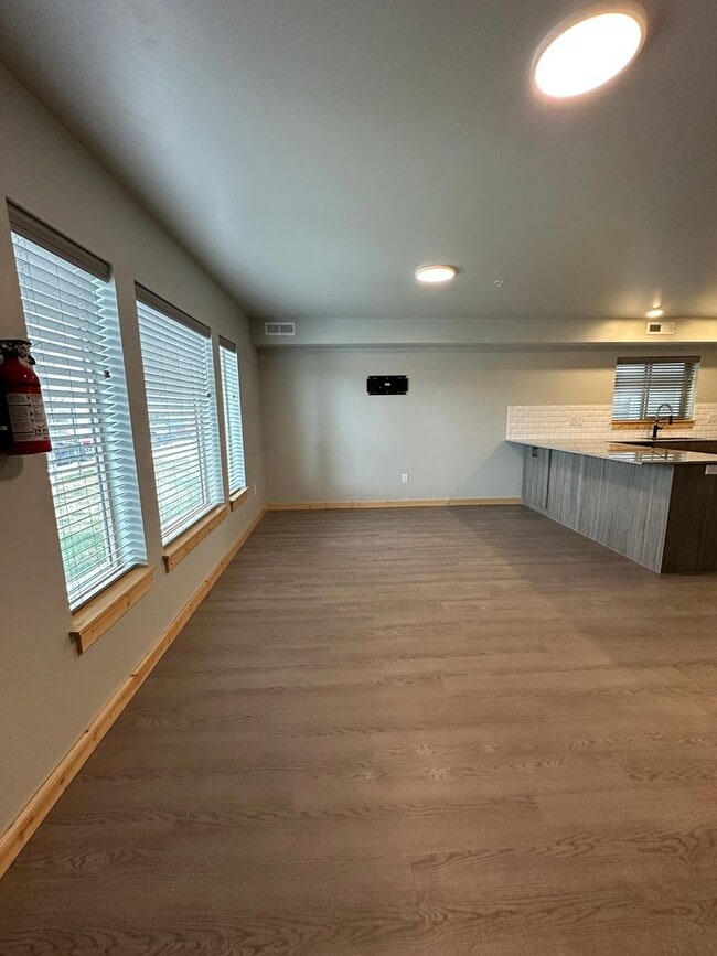 Building Photo - 2 Bed, 1 Bath at Teton River Flats! $200 OFF FIRST MONTH'S RENT!!!