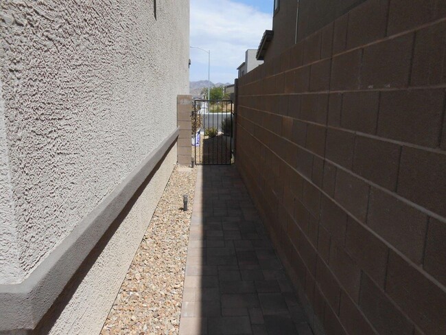 Building Photo - Beautiful Spacious Home in Henderson