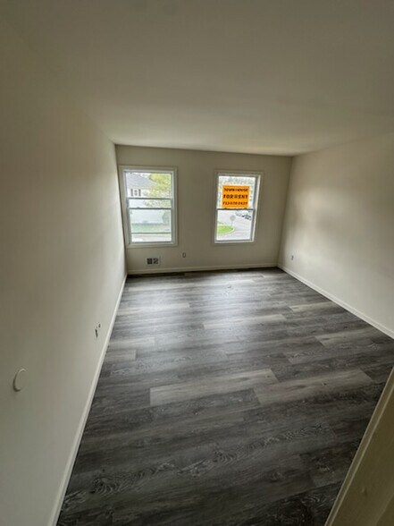 Building Photo - 2 Carriage Ln