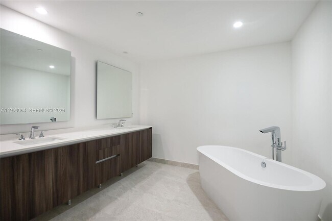 Building Photo - 488 NE 18th St