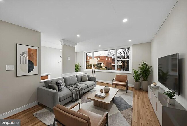 Building Photo - 119 Victor St NE