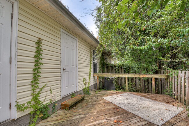 Building Photo - 2019 Hopetown Dr