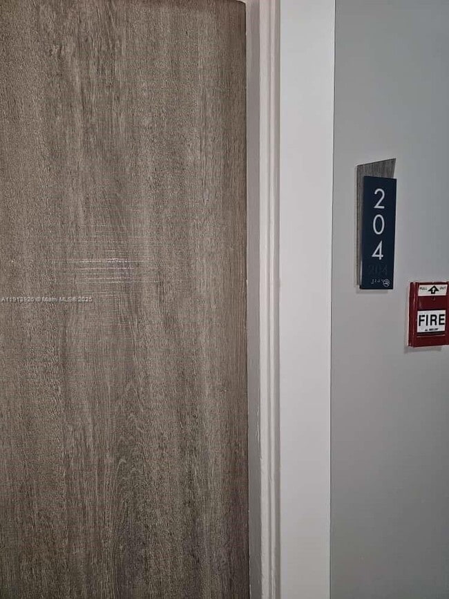 Building Photo - 8101 Crespi Blvd