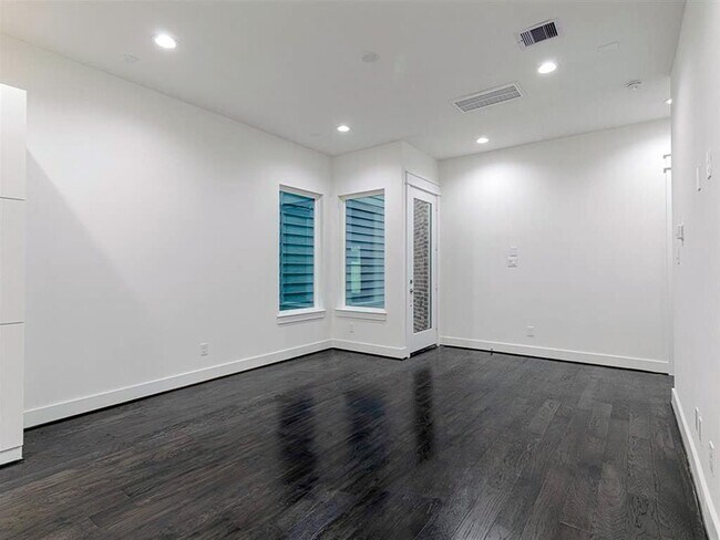 Building Photo - 2531 Hollister St