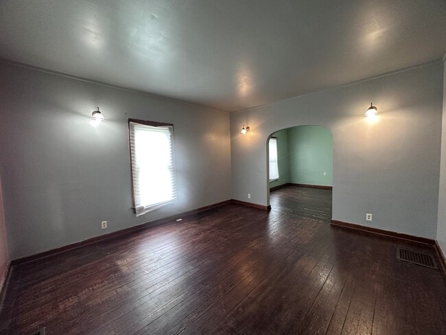 Building Photo - 101 Buchanan-