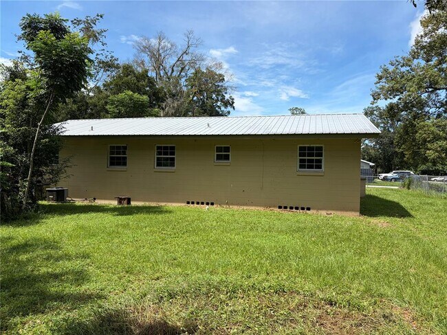 Building Photo - 4205 NE 11th Ave