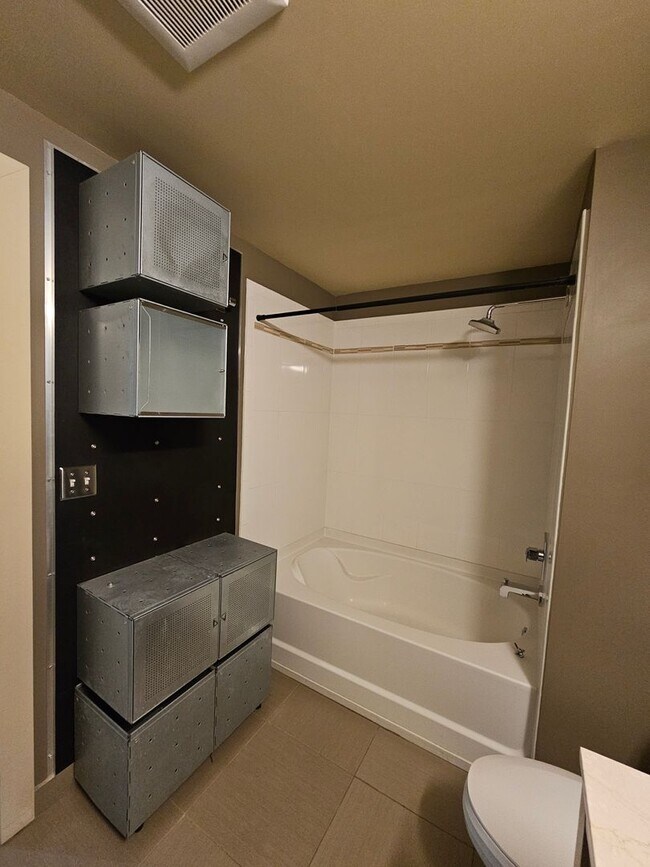 Building Photo - Bright Capitol Hill 1BR at BRIX | Parking Included |