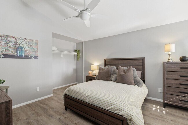 Building Photo - 77630 Cll Las Brisas W