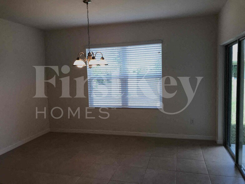 Building Photo - 1609 SW 25th Ln