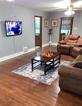 Building Photo - 1130 E Garfield St