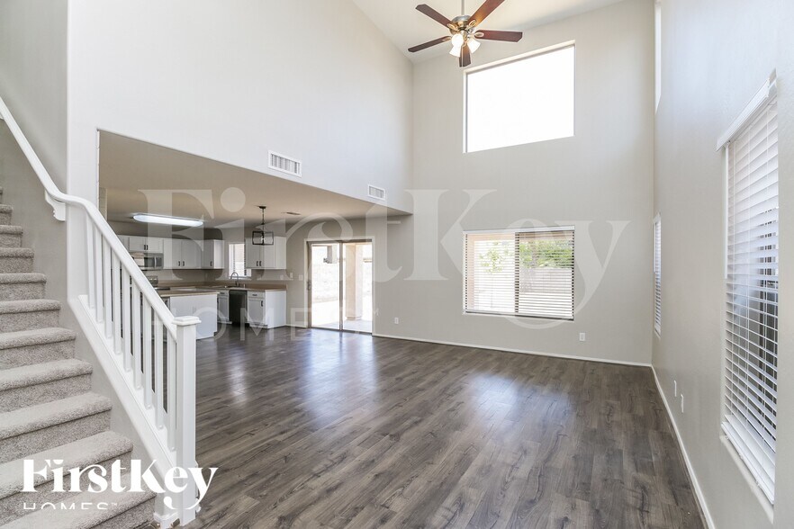 Building Photo - 1168 W Desert Basin Dr