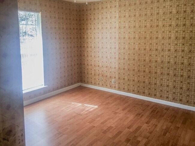 Building Photo - 620 Pine Oaks Dr